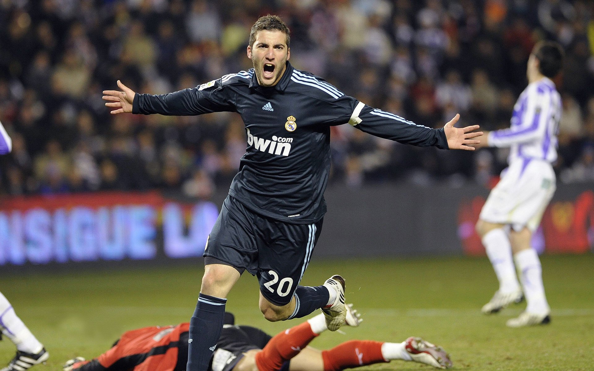 若日尼奥的指挥艺术，当摩纳哥的优雅遇上洪都拉斯的野性