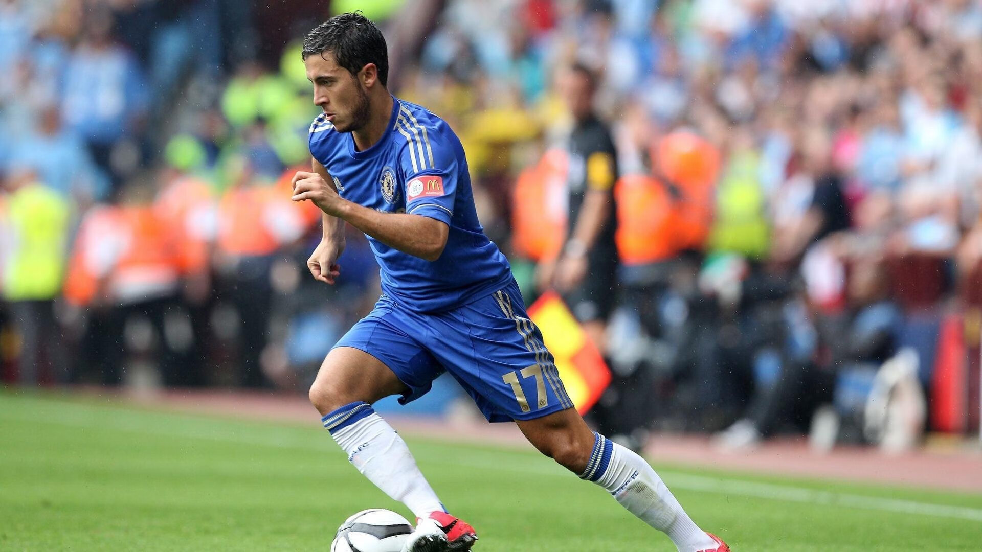 F1街道赛焦点战，尼克斯狂胜勇士，当赛道轰鸣声盖过篮球击地声