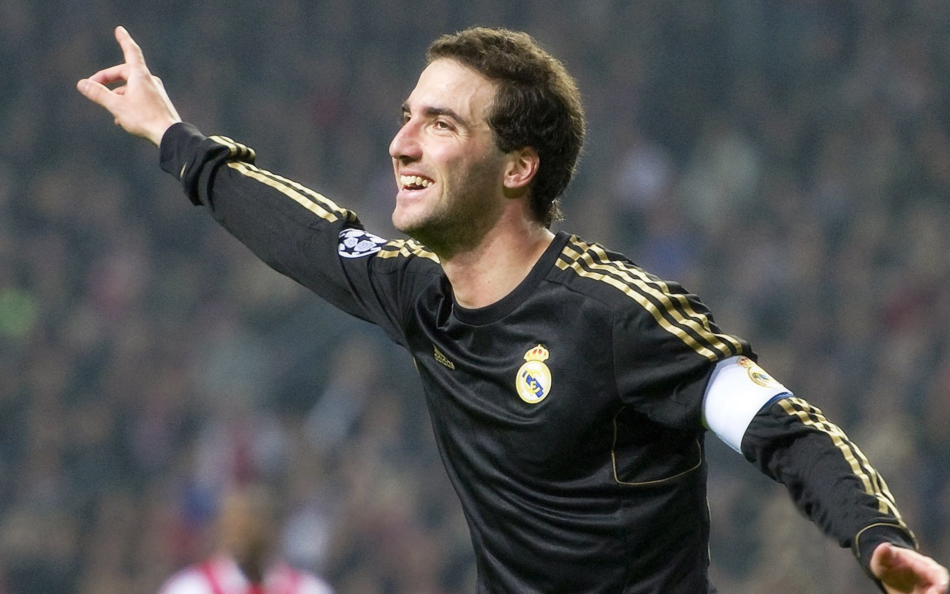 开云体育世界杯-富安健洋，日本武士的欧洲战歌，在伊比利亚半岛奏响